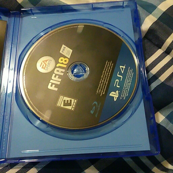 Ps4 fifa 2018 game version - Picture 3 of 4
